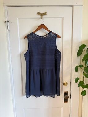 LOGO Lavish Navy Blue Sheer Sleeveless Lace Blouse‎ Large